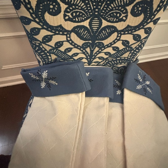 set ofTWO matching handmade Christmas stockings. - Picture 4 of 15